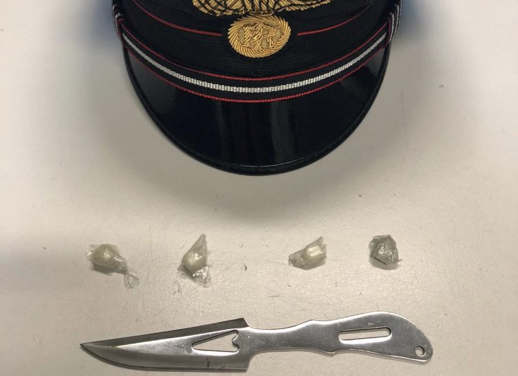 Campo Marzo: 31enne denunciato per spaccio e porto abusivo di arma