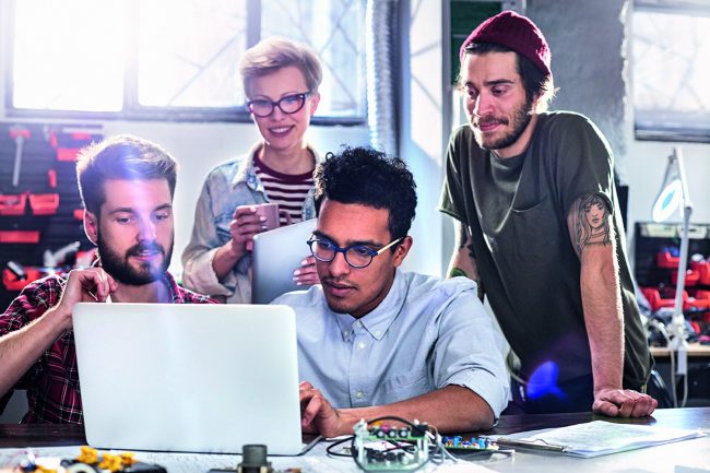 “L’Uomo e la Macchina”, una conversazione sui temi della tecnologia