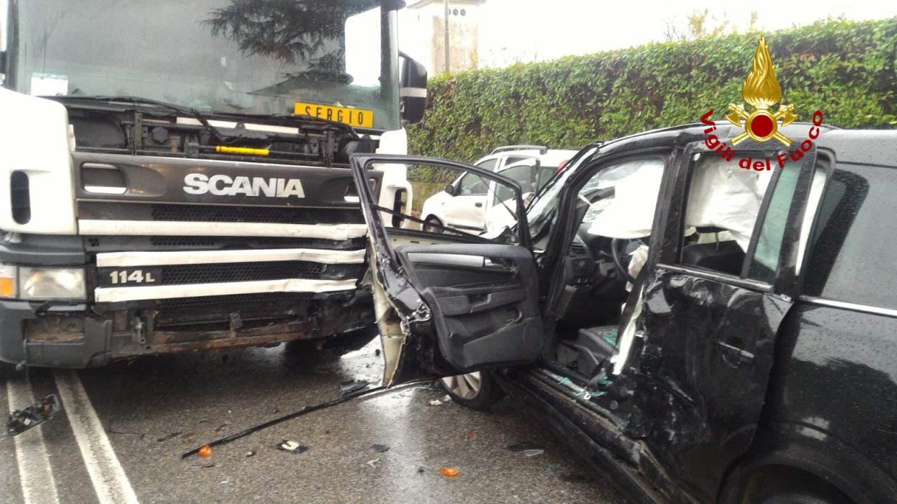 Incidente tra via Crocerone e via Marzabotto: Un ferito
