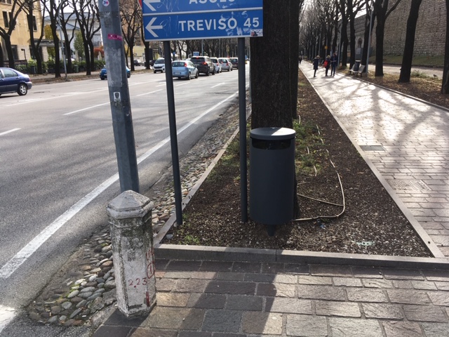 Sostituiti alcuni cestini vecchi o danneggiati a Bassano