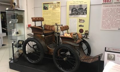 L'auto che si piega a metà al Museo Bonfanti