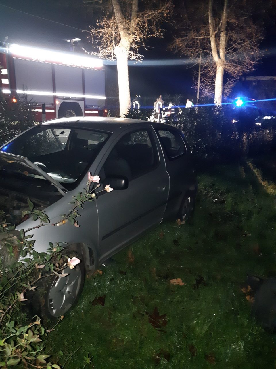 Carambola a Schio: Due auto perdono il controllo