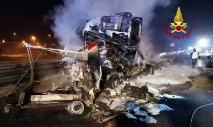 Inferno nella notte sull’autostrada A4, un morto e due feriti