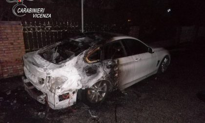 Notte di paura: Giovane romeno incendia due auto