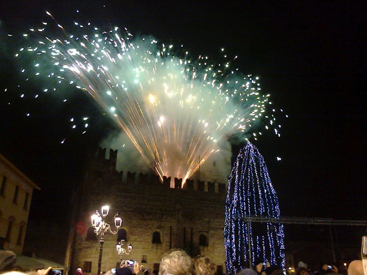Vigilia con incendio del Castello e il concerto di Santo Stefano