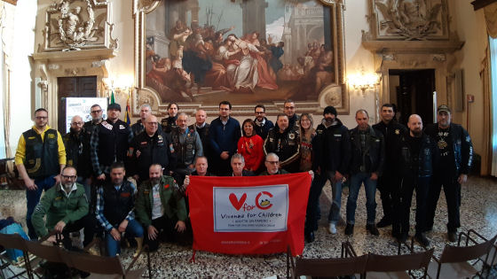 Toy Run, piazza dei Signori invasa da motociclisti a scopo benefico