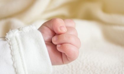 Bambino scosso in culla, non c’è più attività cerebrale