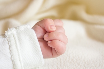 Bambino scosso in culla, non c’è più attività cerebrale