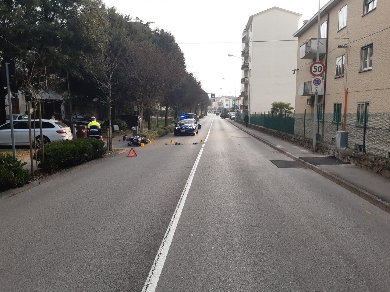 Ciclomotore travolto da un’auto, ferita una 18enne di Schio