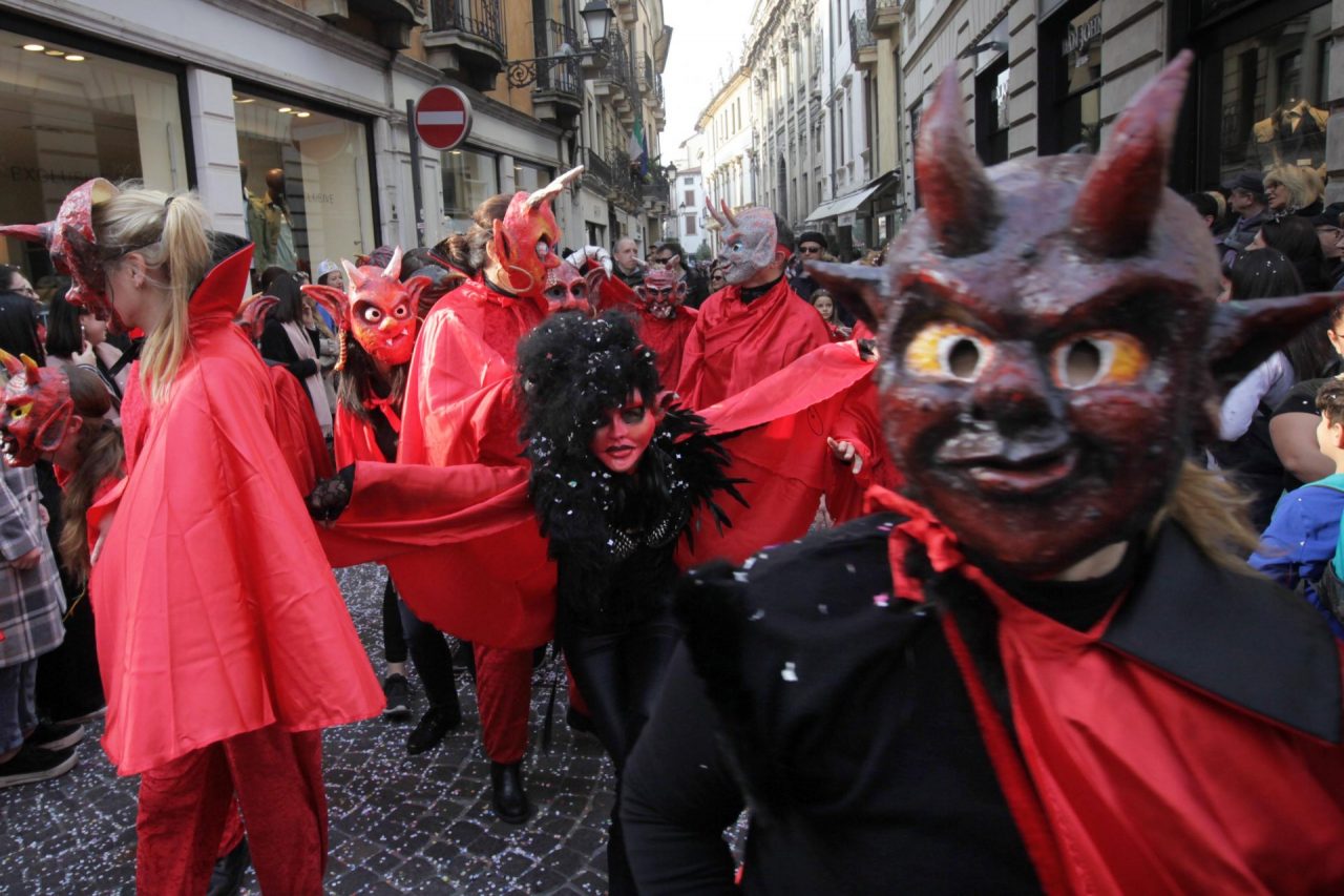 Carnevale di Vicenza, sfilata di carri mascherati il 22 febbraio