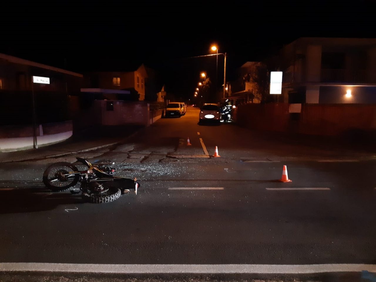 Violento scontro tra auto e moto all’incrocio, 16enne grave in ospedale
