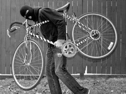 Ruba una bici elettrica nel padovano, ma viene beccato in stazione prima di tornare a Schio
