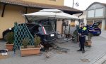 Un'auto travolge il dehors della trattoria "Da Carli", dramma sfiorato