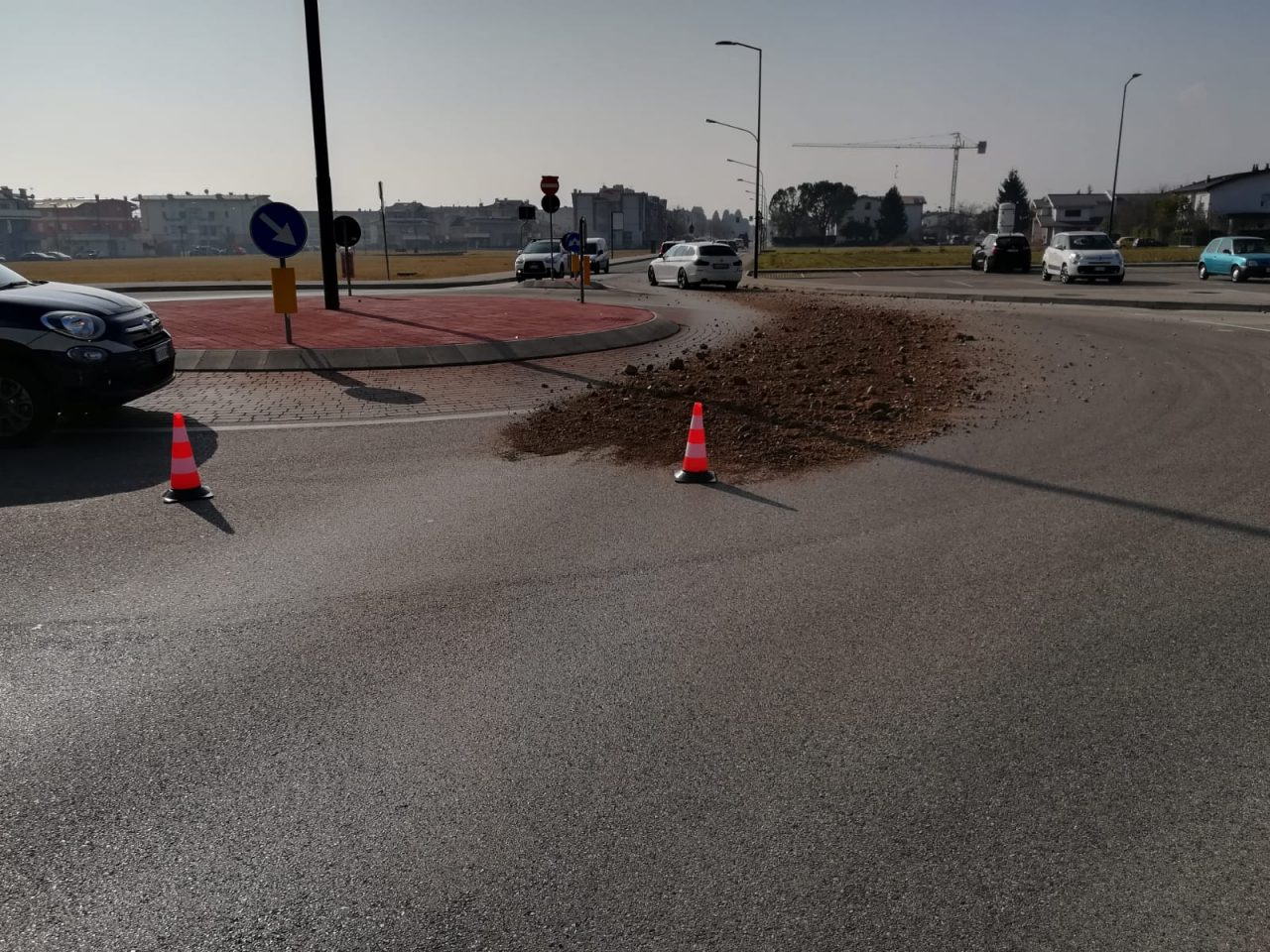 Sassi sulla strada, vetture danneggiate ma il responsabile è stato individuato