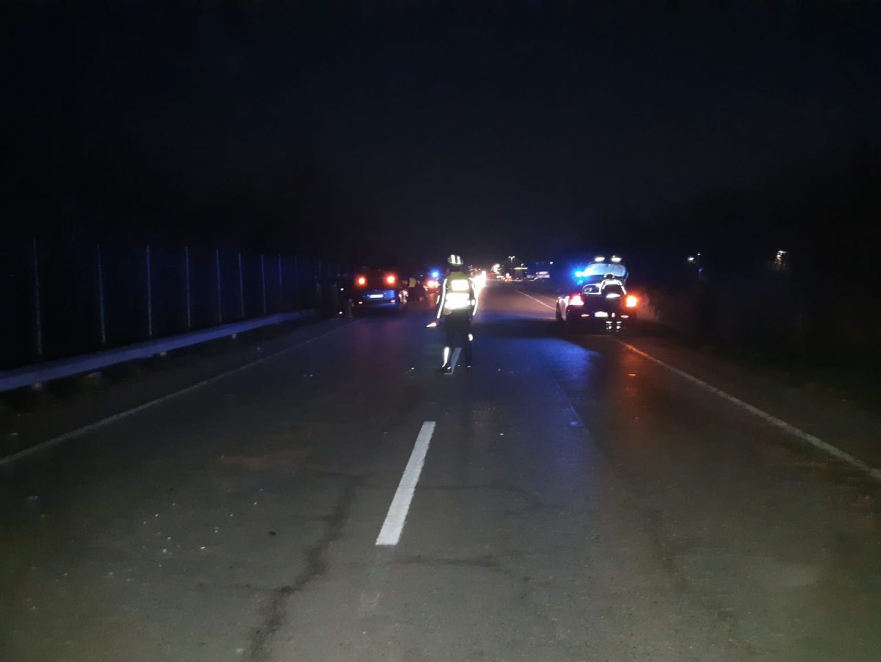 Auto contromano, in due evitano lo scontro, poi finisce in una carambola che fortunatamente non causa feriti