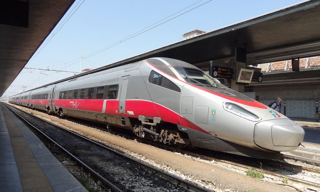 Coppia travolta sui binari a Battaglia Terme da un Frecciarossa