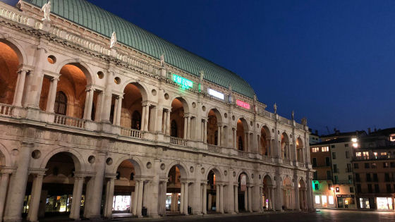 Il tricolore sulla Basilica palladiana