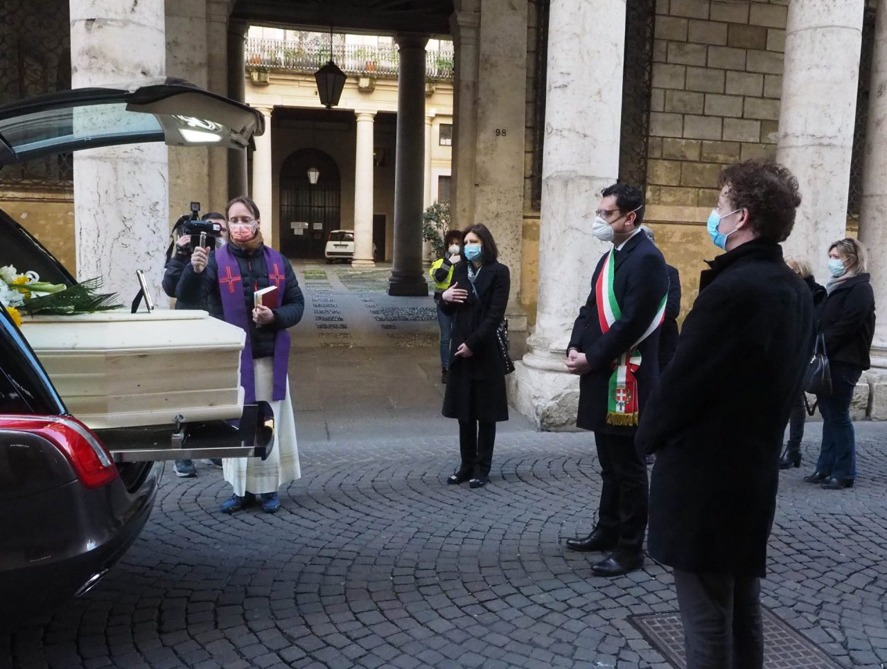 Corteo funebre per l’ex sindaco Marino Quaresimin davanti Palazzo Trissino