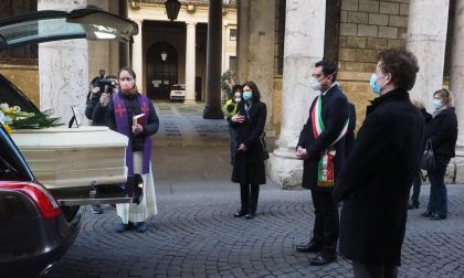 Corteo funebre per l'ex sindaco Marino Quaresimin davanti Palazzo Trissino