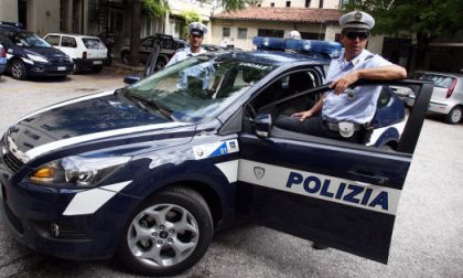 Polizia locale in azione contro i parcheggiatori abusivi all'ospedale San Bortolo