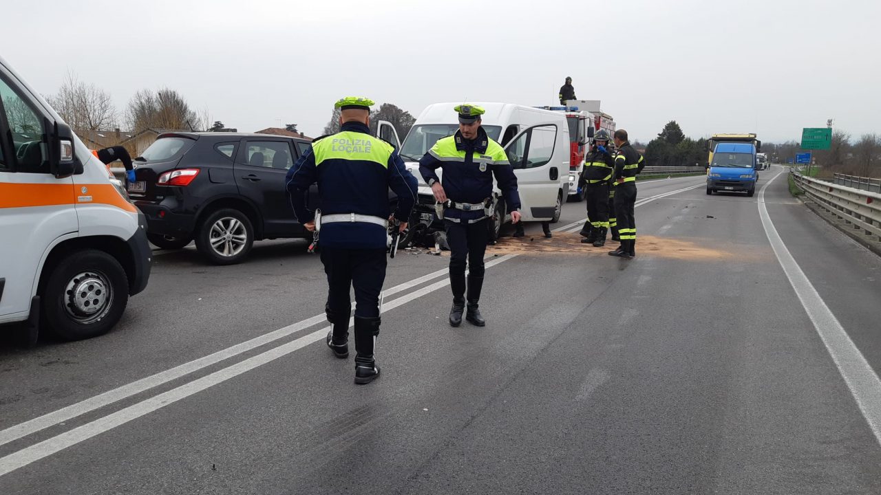 Carambola d’auto sulla Postumia, due i feriti in codice giallo