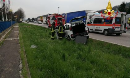 Ha un malore ed esce di strada con la sua auto