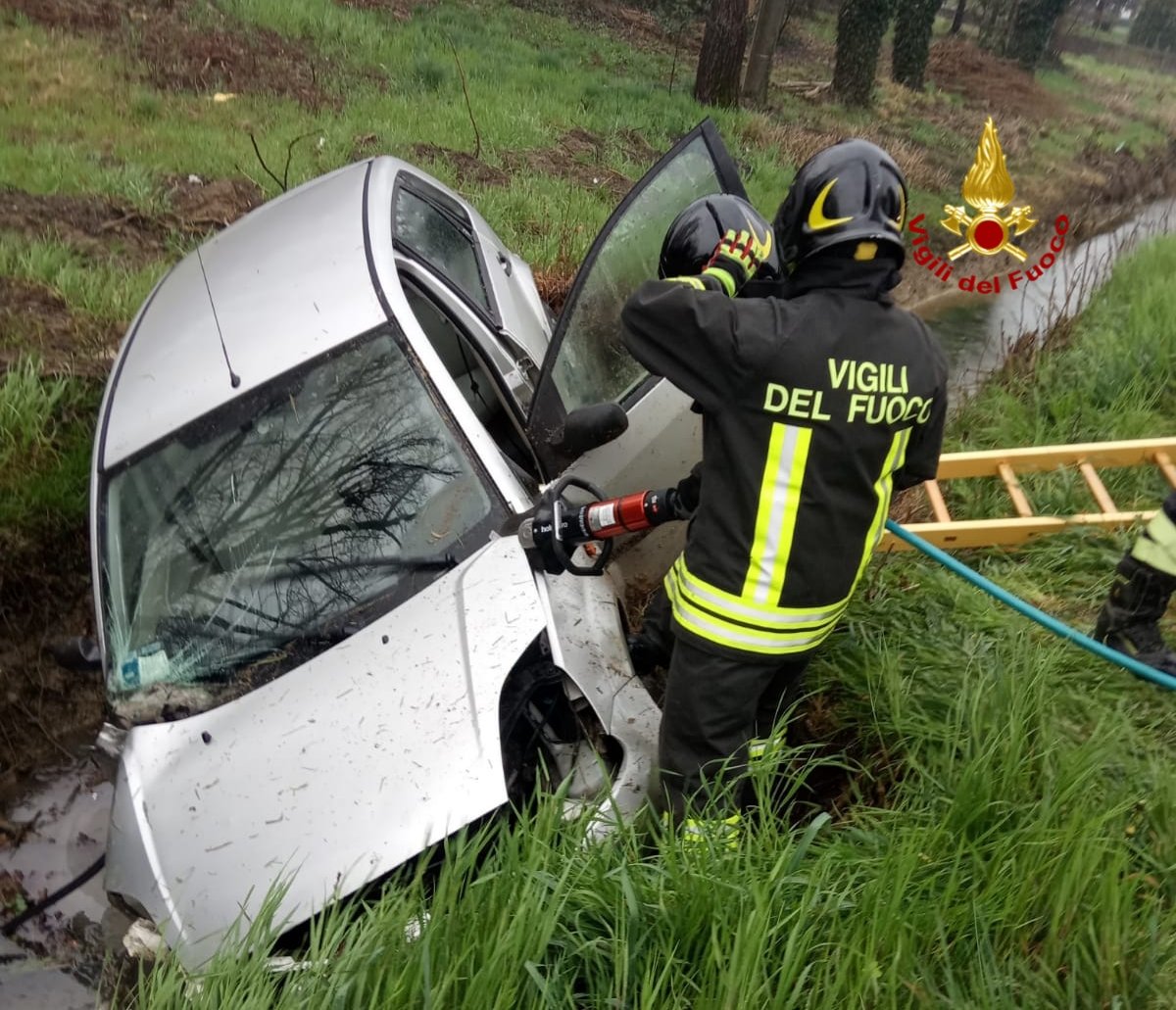 Auto nel fosso a Orgiano, ferita una donna
