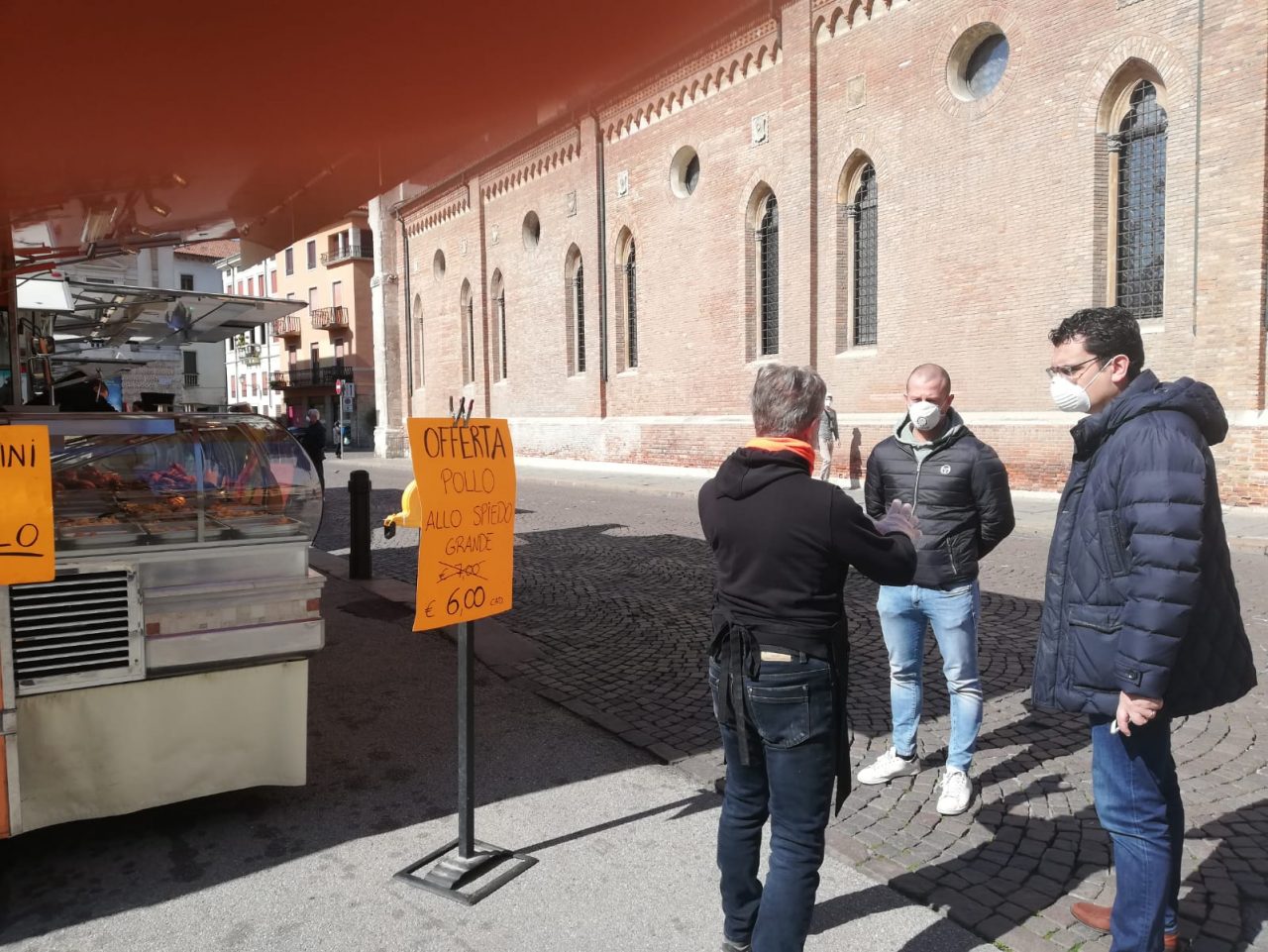 Il sindaco Rucco e il consigliere Naclerio in sopralluogo al mercato