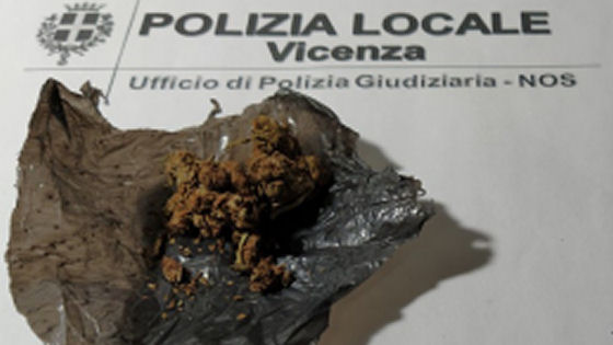 Nuova operazione antidroga della polizia locale davanti alla chiesa di San Giuseppe
