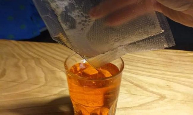 Ultima “invenzione”, Spritz d’asporto per resistere ai bar chiusi. Zaia: “Solo i Veneti possono farlo”