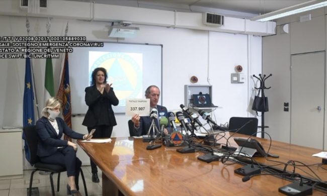 Zaia sulle mascherine: “Solo consigliate? Macché, per noi sono la salvezza”