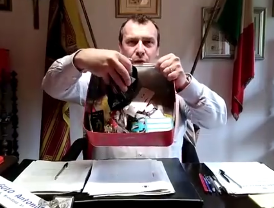 Fase 2 Brendola, i commercianti consegnano le chiavi al sindaco: “Ho visto disperazione”