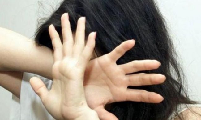 Minaccia di morte l’ex compagna e reagisce alla Polizia: 42enne immobilizzato con il taser e arrestato
