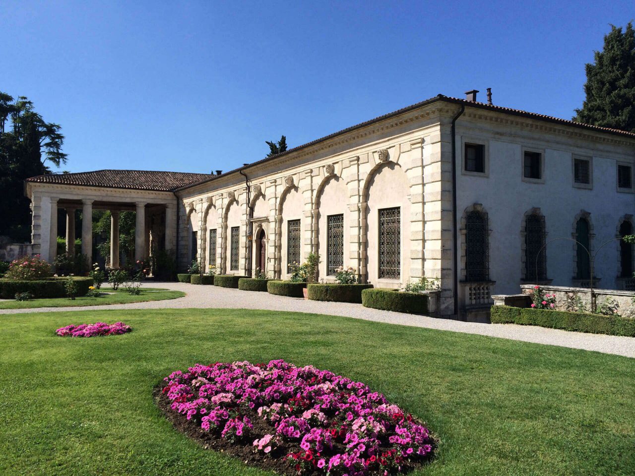 Dimore storiche venete, riaperta Villa Valmarana ai Nani. E nel week end tocca a Castello di Thiene e Parco Frassanelle