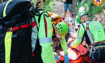 Si accascia e cade nel vuoto, tragedia ieri sulla Sisilla: morto un 63enne