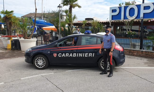Lago di Garda, 19enne si tuffa ma non riemerge più: è gravissima