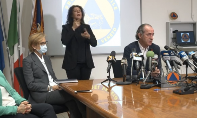 Mezzi di trasporto affollati, Zaia: “Senza distanziamento mascherina essenziale”