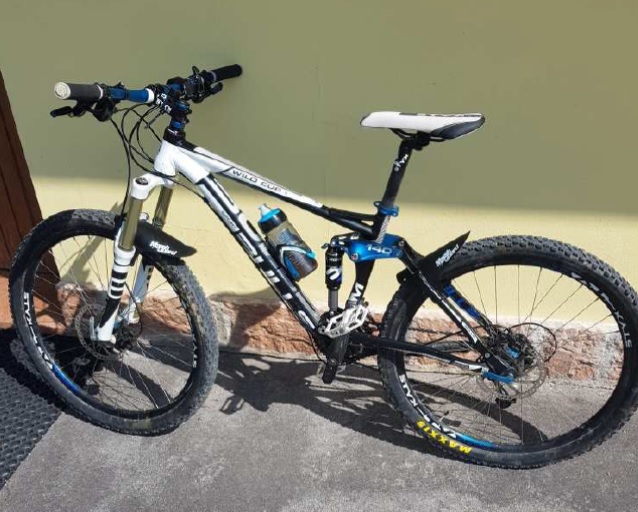 Cerca di rivendere al proprietario la mountain bike rubata, scoperto dai carabinieri e  denunciato per ricettazione