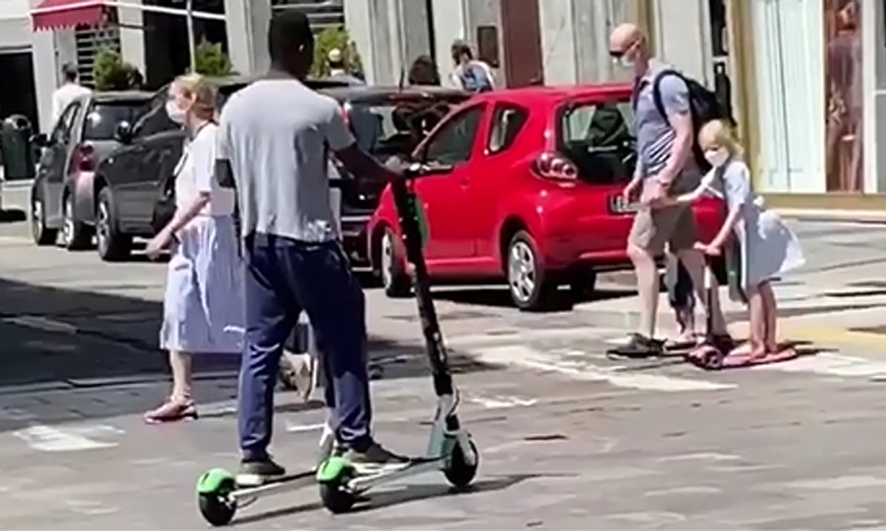 L’inseguimento da film e poi la denuncia: il giovane aveva violato il Dpcm