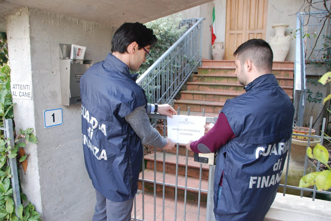 Trattiene somme dalla busta paga dei dipendenti ma non le versa all’Erario, amministratore di una società vicentina nei guai