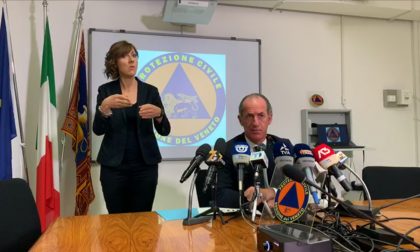 Zaia, appello ai giovani: “L’età media dei contagi è scesa, usate la mascherina anche all’estero”