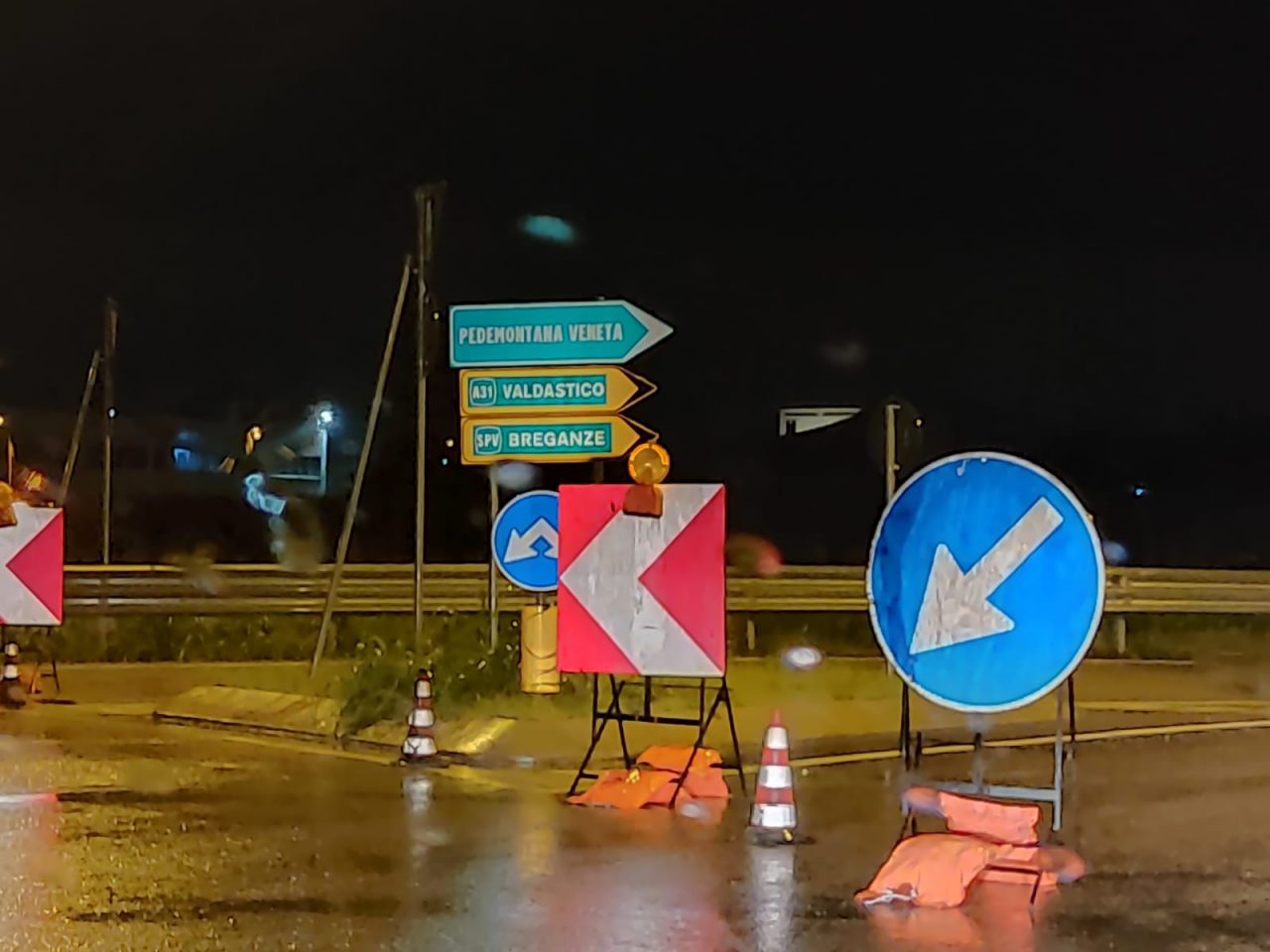 Superstrada Pedemontana Veneta allagata: “Colpa dell’inadeguatezza del sistema di raccolta delle acque piovane nei campi” – VIDEO e GALLERY
