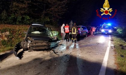 Frontale tra due auto a Zovencedo, tre feriti: giovane donna estratta dalle lamiere - FOTO