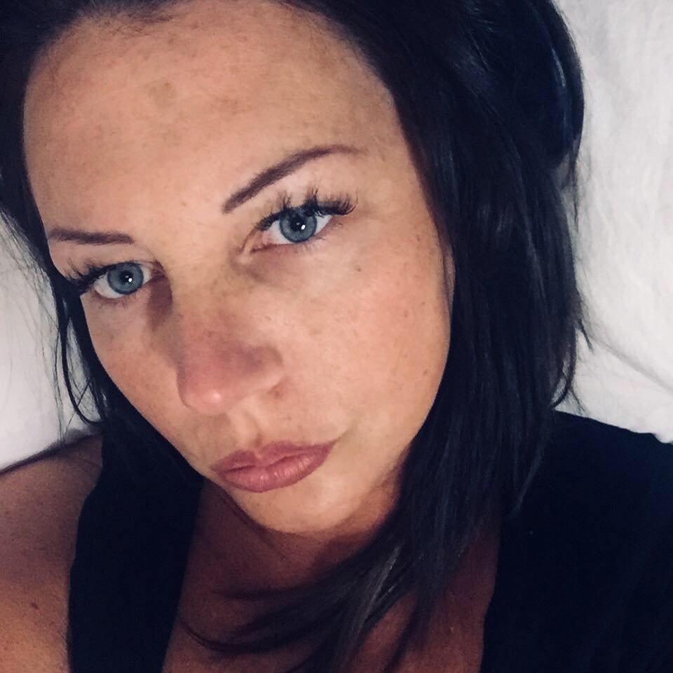 “Sto bene!”: ma poi si accascia e muore dopo l’incidente. Sgomento per la tragedia di Sara