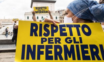 Sfuma ancora l’aumento di stipendio, gli infermieri: “Basta sberle in faccia”