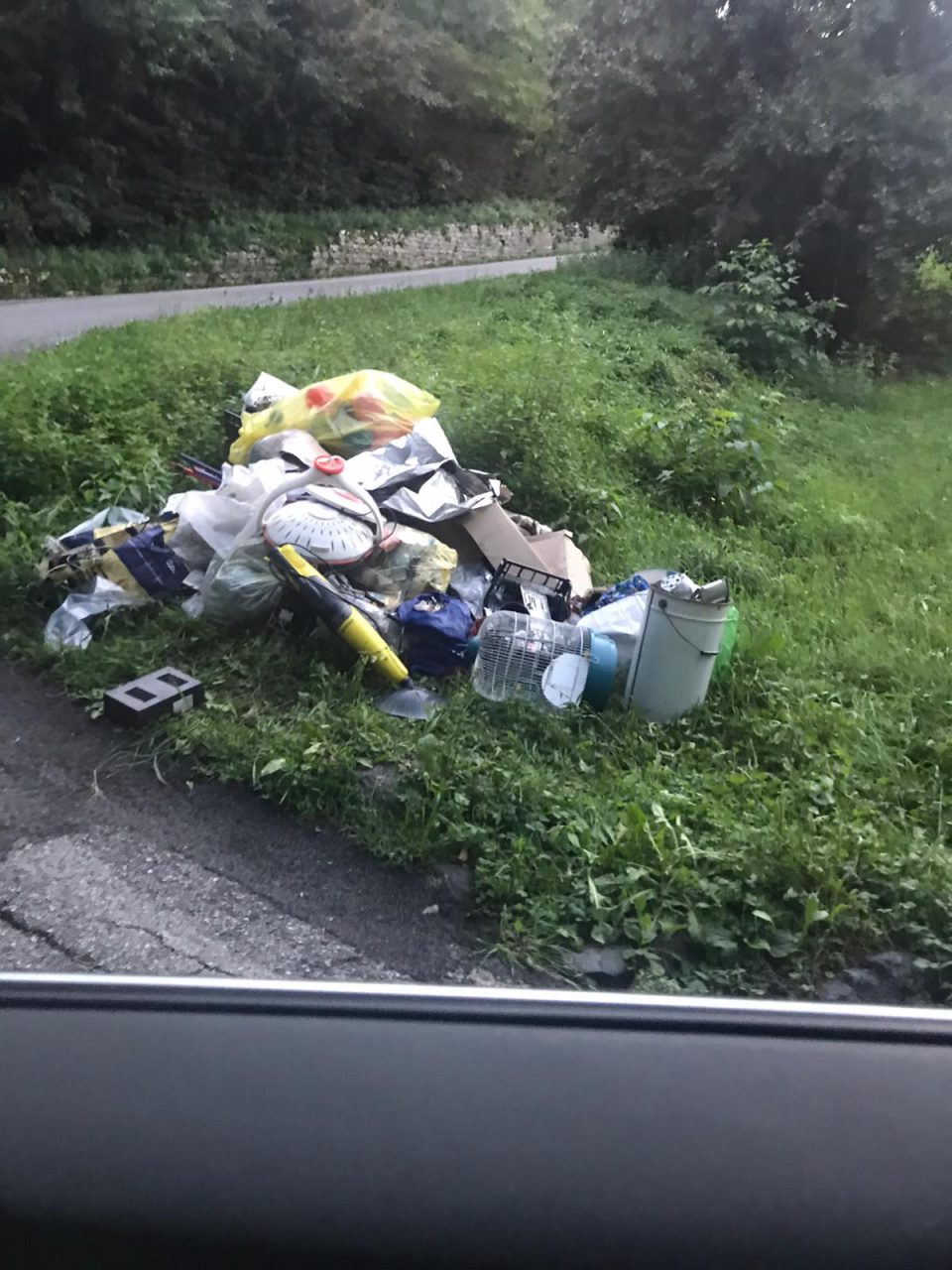 Rifiuti abbandonati a Monte Magrè: ecovandali individuati grazie alle Guardie ambientali di Italcaccia