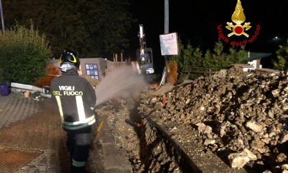 Si rompe il tubo del gas durante gli scavi a Foza: intervengono i Vigili del fuoco - FOTO