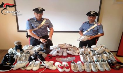 Trasportava scarpe griffate, ma erano “tarocche”: denunciato 30enne kosovaro di Rosà