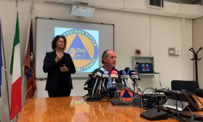 Case di riposo, nuovi focolai. Zaia: “Siamo preoccupati, da lunedì tamponi ai visitatori”