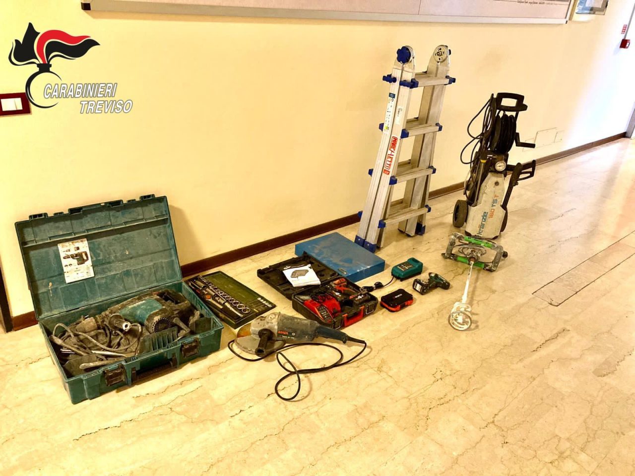 Attrezzatura edile e materiale elettrico rubati tra Padova e Vicenza: denunciata 64enne pregiudicata trevigiana